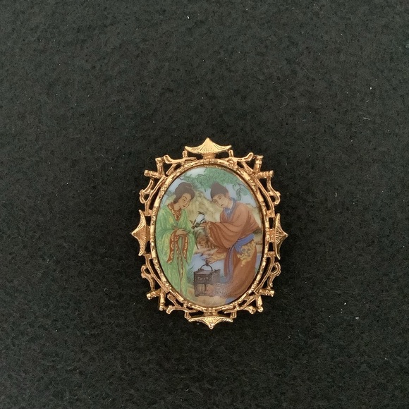 Vintage ART signed Asian temple style hand painted brooch. - Picture 4 of 5